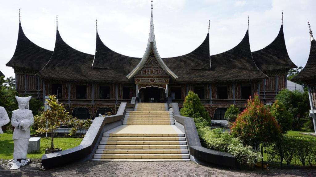Hotel Pangeran City Padang  Exterior photo